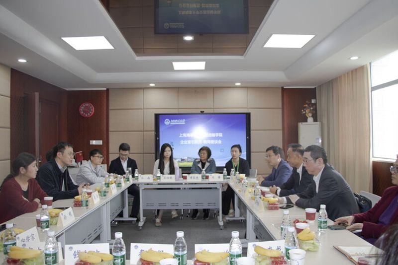 与教师代表座谈